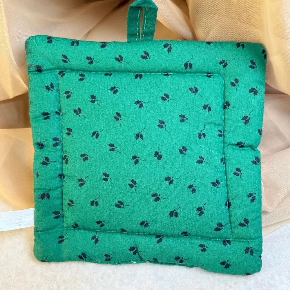 Winter‎ Themed Birdhouses in the Pines Pot Holder
